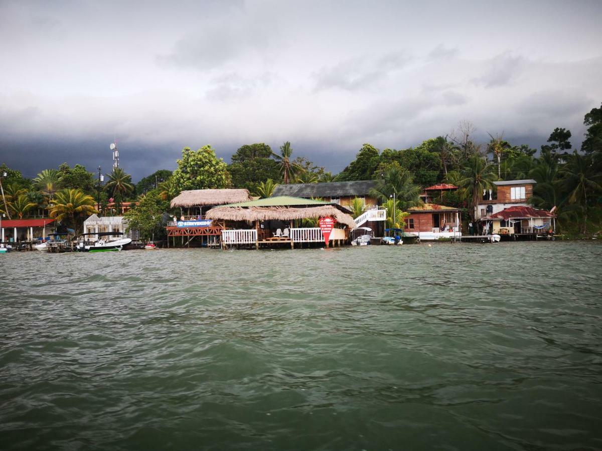 Hotel Linda Vista Rio Dulce Town Exterior foto
