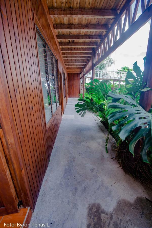 Hotel Linda Vista Rio Dulce Town Exterior foto
